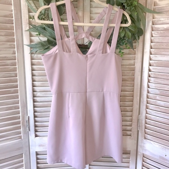 ✴️LAST ONE✴️ MEDIUM SLEEVELESS ROMPER WITH UNIQUE STRAPPY DETAILS - Picture 5 of 7